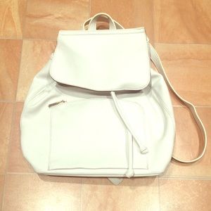 NWOT Forever 21 White Faux Leather Adjustable Straps Backpack- READ DESCRIPTION